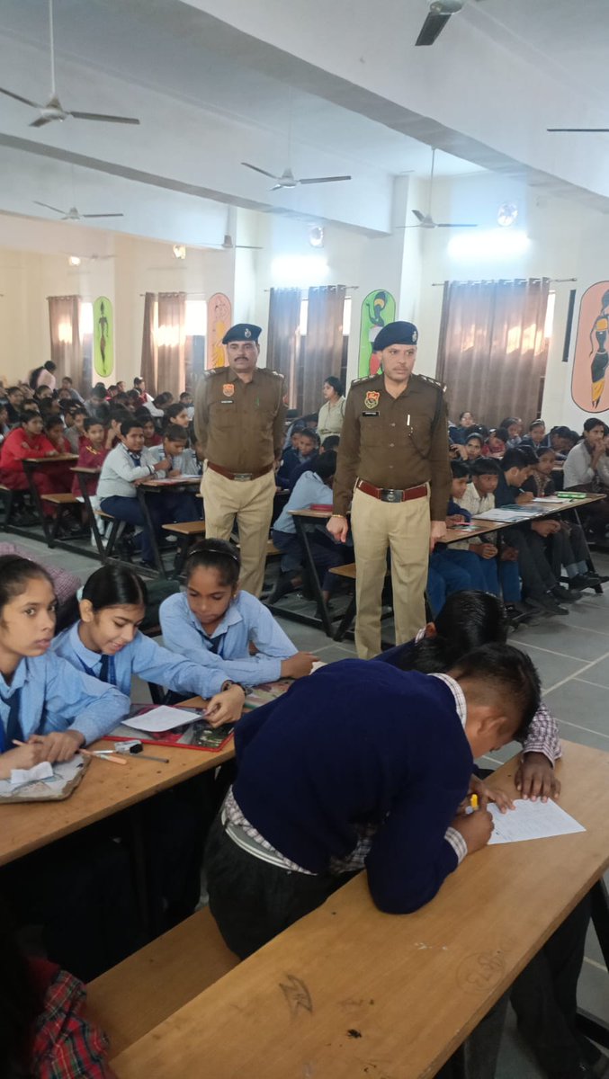 #पानीपत में 4357 छात्रों ने दी दूसरे चरण में खंड स्तरीय सड़क सुरक्षा नियमों की परीक्षा 

पानीपत खंड में 3, बापौली खंड में 2 और मतलौडा, इसराना व समालखा खंड पर 1-1 परीक्षा केंद्र बनाया गया था

यातायात नियमों की प्रतियोगिता परीक्षा को लेकर विद्यार्थियों में काफी उत्साह देखने को मिला