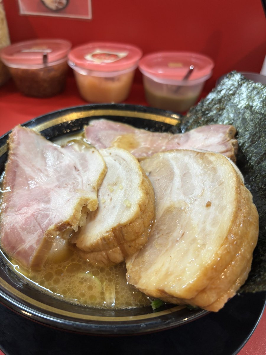 teruteruafu's tweet image. とらきち家 光
みんな大好き😍
豚バラことちゃん🐷🌹🥩‼️
ボリューム🥩MAX😍ฅ🐯ฅｶﾞｵｰ🍜
今日のスープも旨味が強い😋
最THE高の旨さ(;¤̴̶̷̤́д¤̴̶̷̤̀)ﾊｧﾊｧ♡🐯💗
🐯きち家の皆さん(人-ω・)ｱﾘｶﾞﾄ☆
光大将〜🐯58くん
今日はご協力ありがとうございました🙏
至福の一杯💛🍜
ご馳走様でした🙏