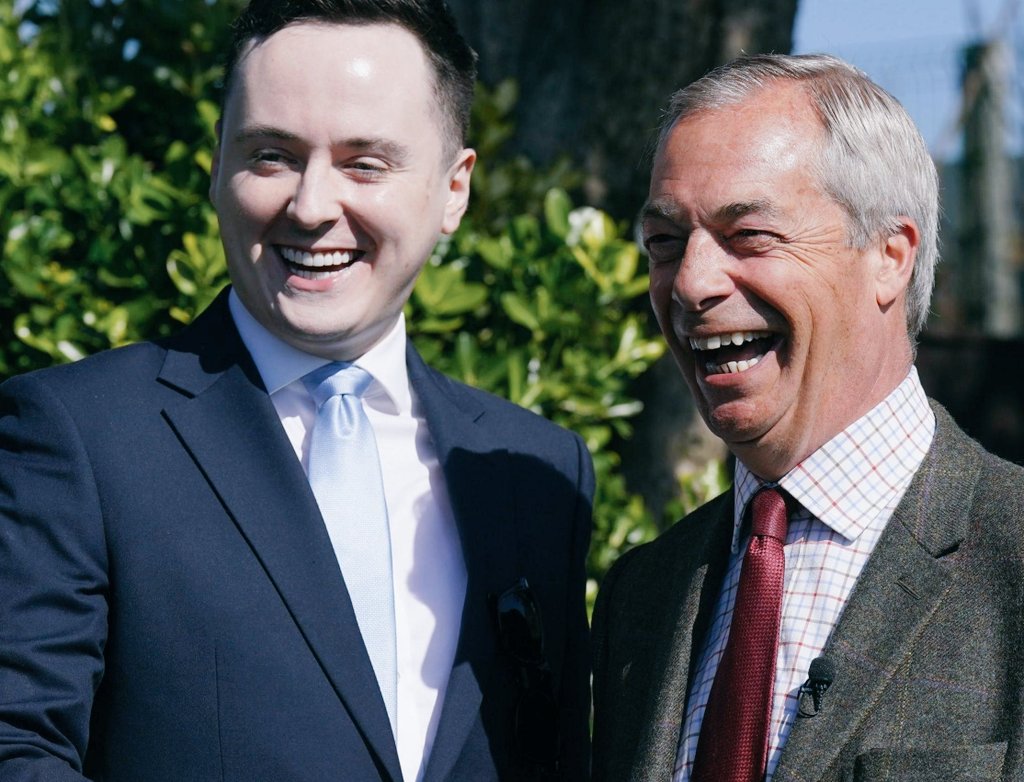WistfulCass's tweet photo. @darrengrimes Crikey Darren, is old Nige your Dad?   😏

#MakesSenseNow https://t.co/ldgzf2lwir