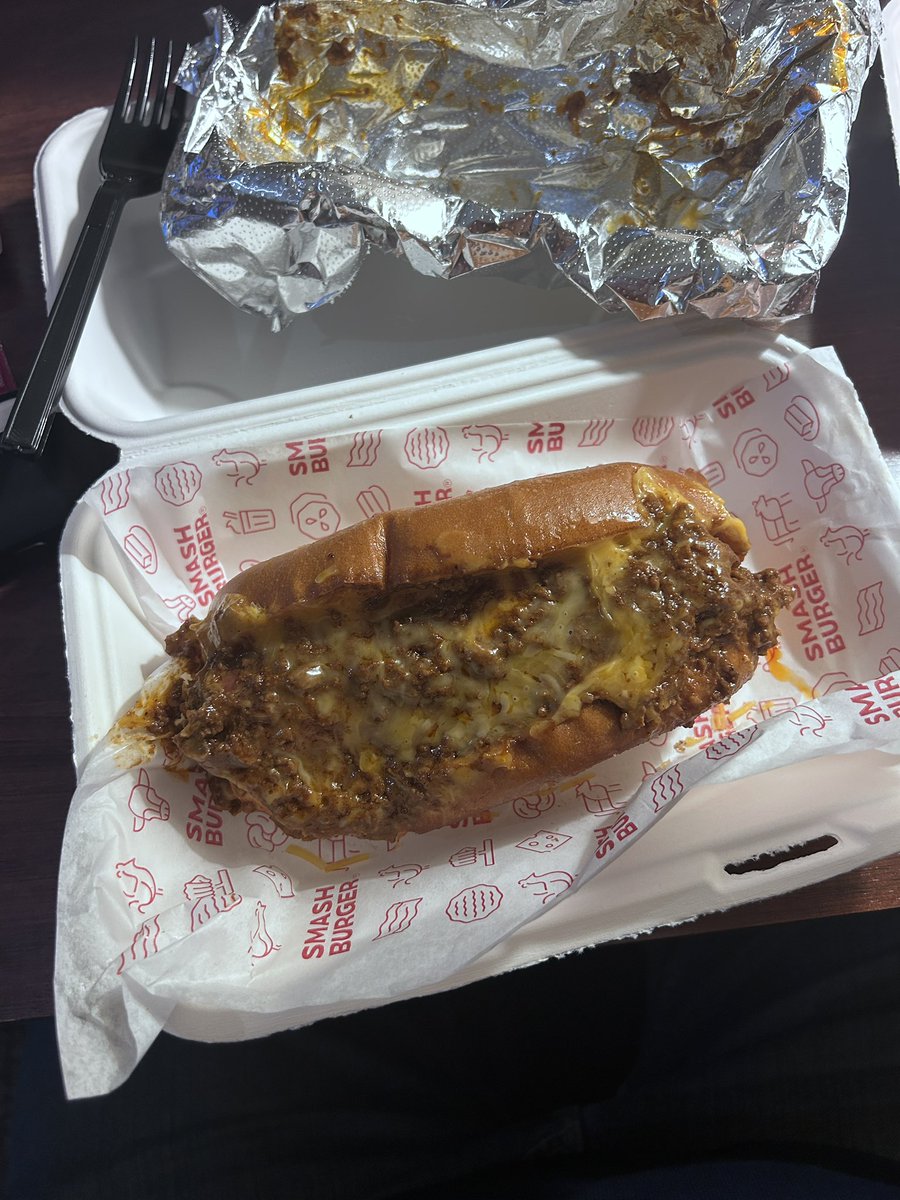 Dizzy_d80's tweet image. Doing my part out of town In Boise!! #smashburger
#GoUtes
#chilidog