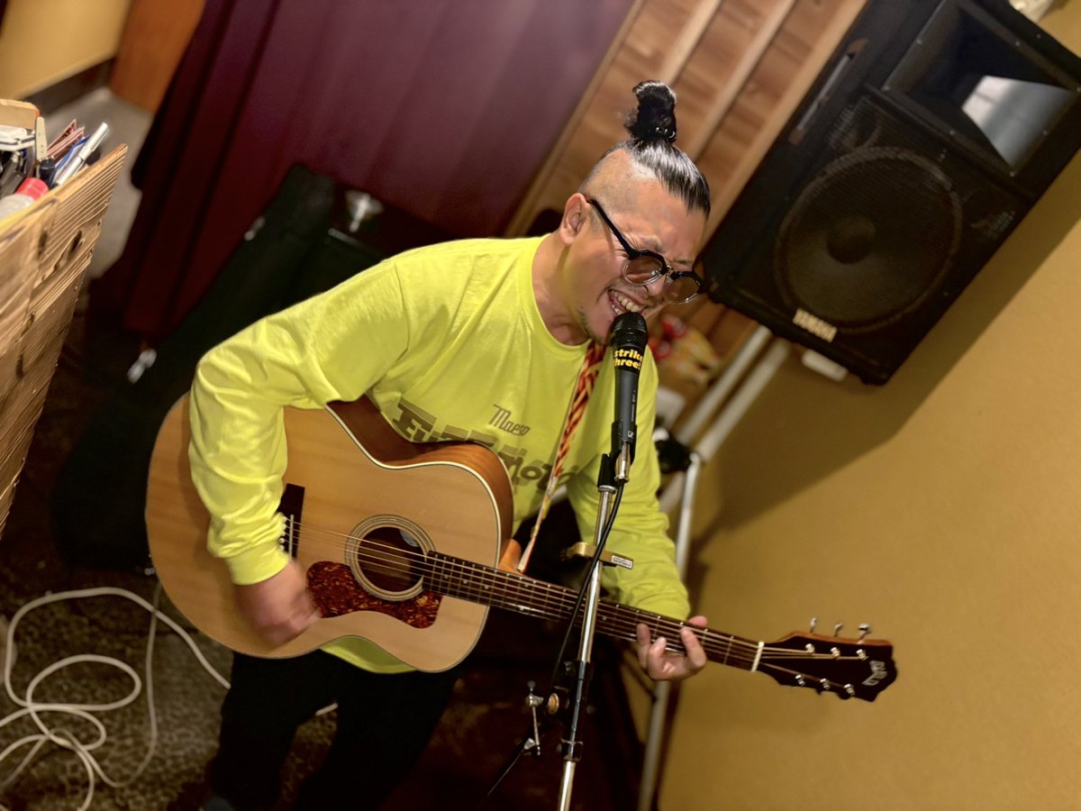 SOUTH MUSIC SUMMIT 2025 ⑤
2025.11.16
伊勢市高柳商店街近辺4店舗

観れた方々！
撮れた人だけでも備忘録的にあっぷ🙌
観たかったけど観れなかった方もいたのはみんなもそうかな😌

【ACOUSTIC】
伊藤直樹
大貫永晴
shou
ハグ林
▶︎ファズモトヒロユキ
藤川翔一
増田英晃
山際ゆま