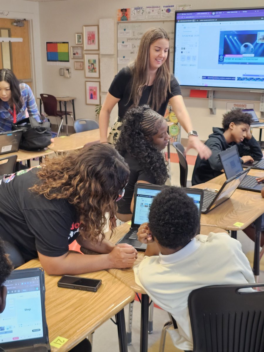 APSITDavid's tweet image. Got a chance to see @Adobe in action today @apsyoungms! 🎨💻 Students jumped into a lesson from the 12 Days of Creativity challenge, and the engagement was off the charts. Inspiring to see creativity and tech come together! #UndeniableImpact