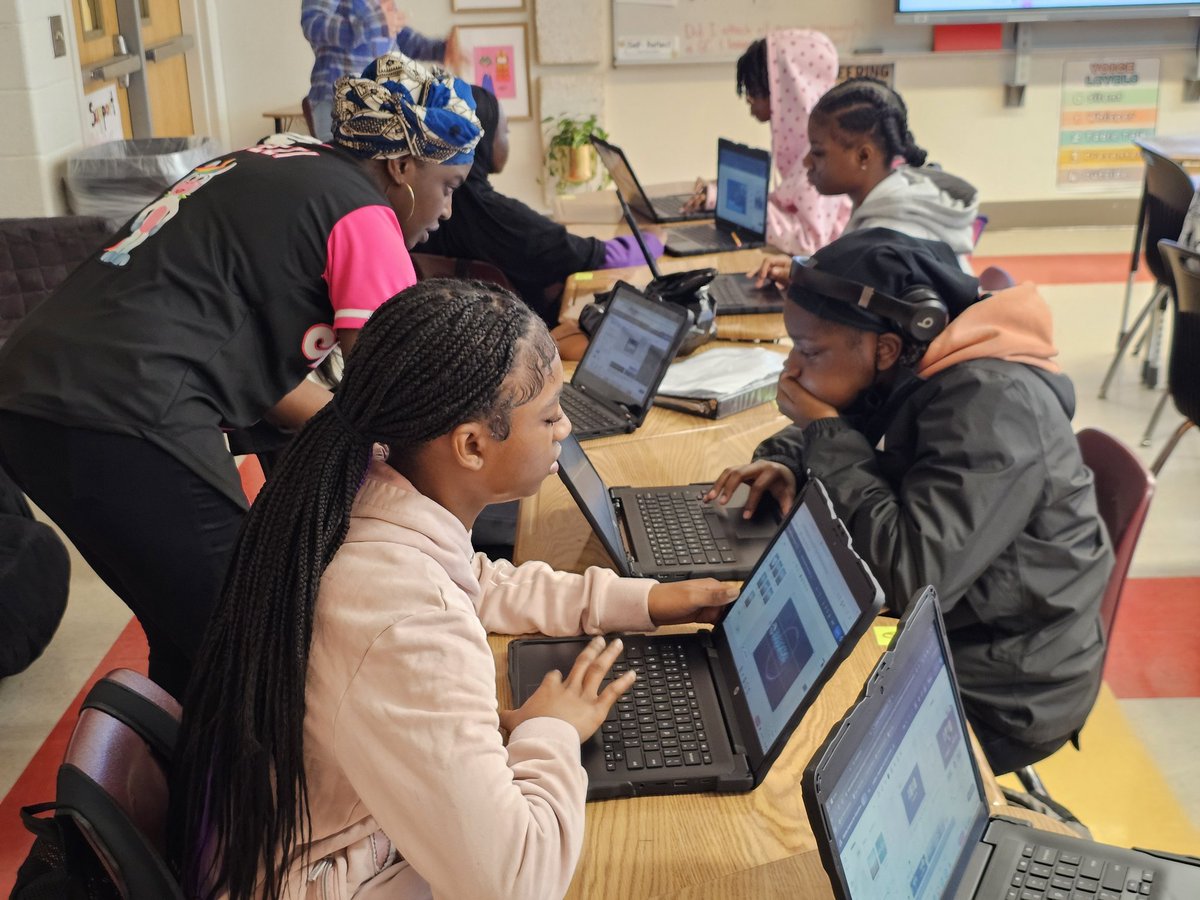 APSITDavid's tweet image. Got a chance to see @Adobe in action today @apsyoungms! 🎨💻 Students jumped into a lesson from the 12 Days of Creativity challenge, and the engagement was off the charts. Inspiring to see creativity and tech come together! #UndeniableImpact