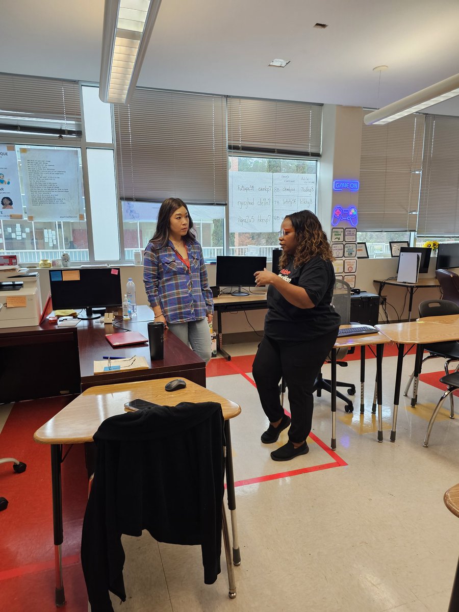 APSITDavid's tweet image. Got a chance to see @Adobe in action today @apsyoungms! 🎨💻 Students jumped into a lesson from the 12 Days of Creativity challenge, and the engagement was off the charts. Inspiring to see creativity and tech come together! #UndeniableImpact