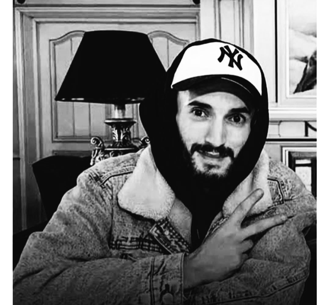 Catastrophe ! On revient aux pratiques de Tazmamart et des années de plomb, et on emprisonne un rappeur pour ses lyrics qui ne reflètent que les maux de la société.
Liberté à Jawad Asradi alias Pause Flow
الحرية لبوز فلو
#الحرية_لبوز