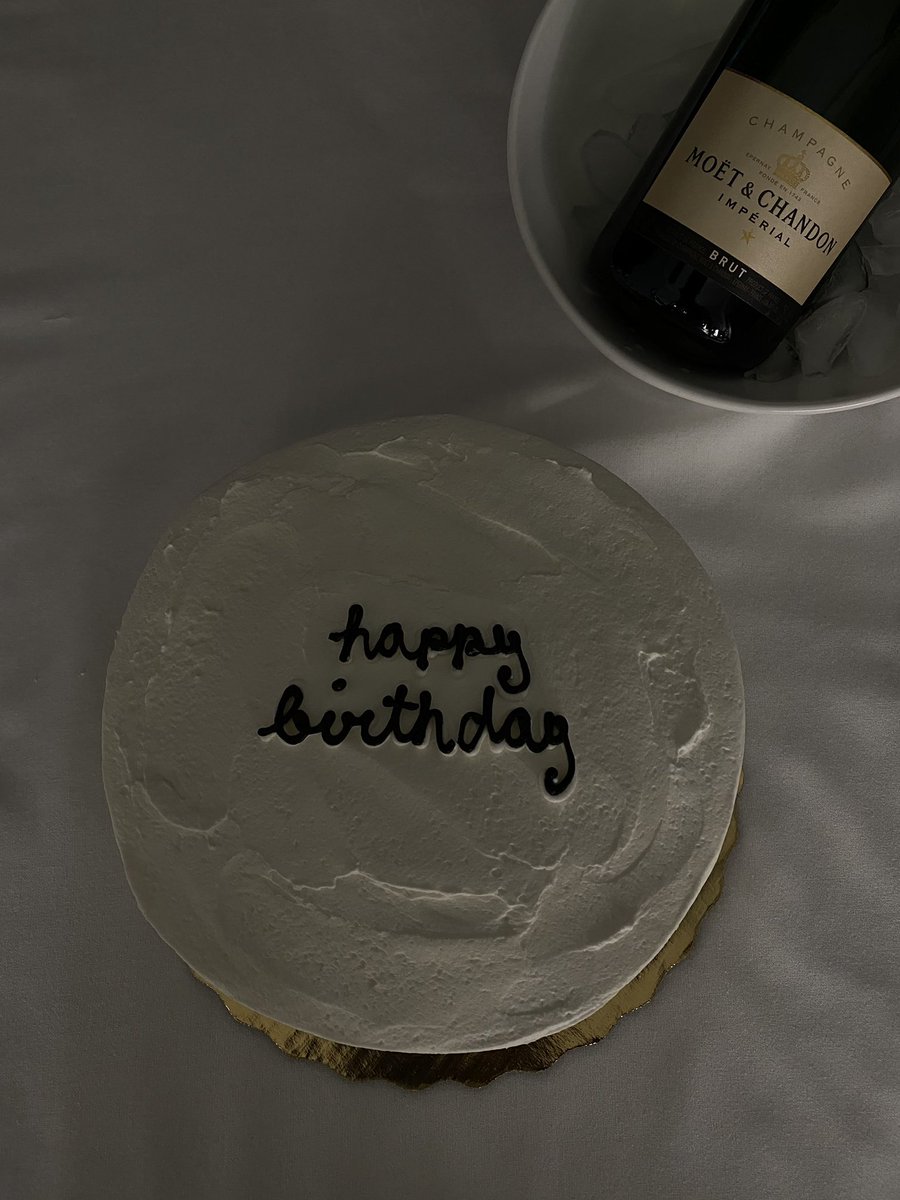 greggor27's tweet image. Happy Birthday to me! Celebrate my birthday in Paris isn’t bad choice