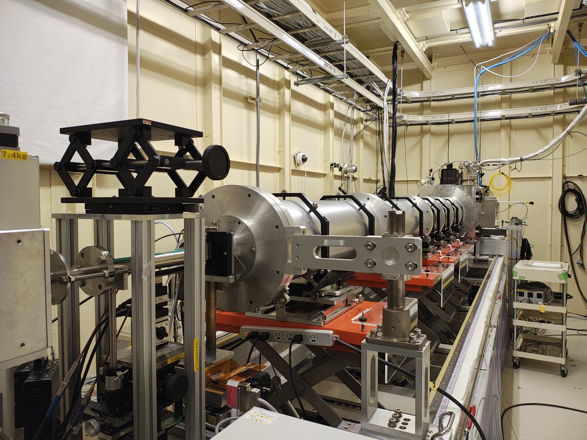 MacroSolLab's tweet photo. 先週末に SPring-8 で小角散乱実験を行いました。入射器のトラブルにより万全とはいきませんでしたが、多くのデータを取得することができました。D3・M2 の方々には、これから研究をしっかり仕上げていただければと思います。 https://t.co/oFOJX3bPcg