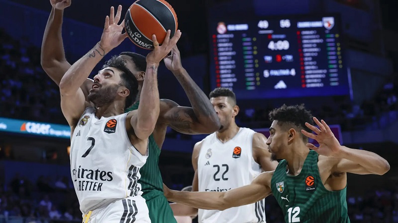 Victoria sufrida del Real Madrid ante el Zalgiris Kaunas.

Mi crónica✍️del partido
👇👇👇👇👇
elfabulosomundodelbaloncesto.com/2025/11/victor…

Foto: <a href="/EFEnoticias/">EFE Noticias</a>