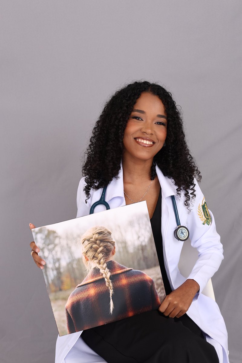 hi lorena tweet media