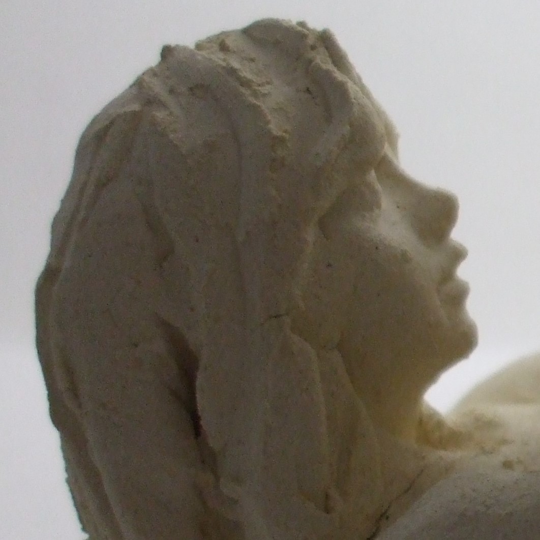 arakitsukumo's tweet image. 自作の陶彫刻です。作品No.８９（２０２２年作）。
良かったら、彼女の印象から着想を得て、詩、俳句、短歌を詠んで、リポストして下さい。ハッシュタグは #彫刻を詠む です。
#詩 #俳句 #短歌