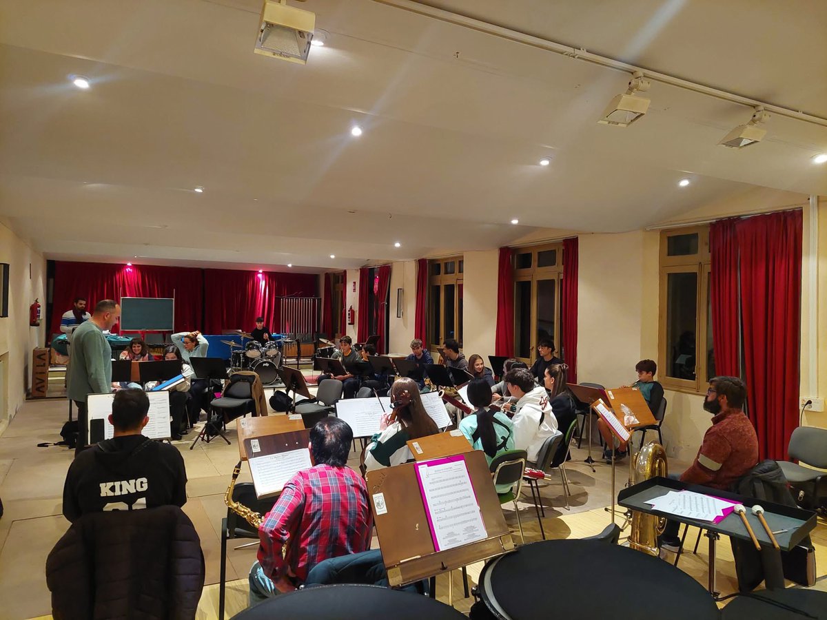 BandaDeAvila's tweet photo. Ultimando los detalles de un gran concierto en Honor a Santa Cecilia!Viernes 21 en el auditorio San Francisco con el estreno del pasodoble "La Balsa Mayor" compuesta por un miembro de la banda Luis Vergara, ganador del V concurso Nacional de pasodobles Villa de Ayora
Os esperamos https://t.co/69LE71QSFr