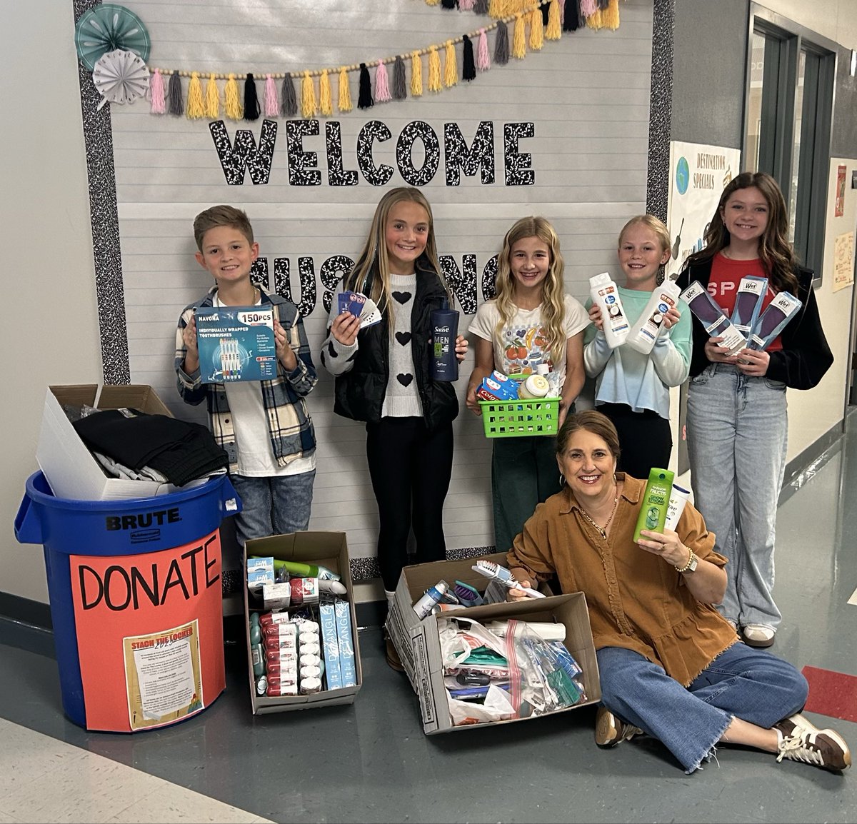 CoachStevenson's tweet image. #stackup2025 was a blast @ElementaryFord !
511 stackers rotated through 5 stations to help set a world record! This year we stacked for THE LOCKER in Georgetown to give sweatshirts, gift cards and items like toothbrushes to local students in need. @SpeedStacksInc