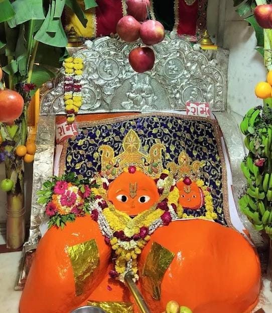 🙏 जय श्री राम 🙏
🌹दिन की शुरुआत प्रभु दर्शन से🌹
सिद्ध हनुमान मंदिर, नवा बाजार, मांडवी, वडोदरा में विराजमान श्री हनुमान जी महाराज के दिव्य दर्शन। प्रभु की कृपाभी से आज का दिन शुभ एवं मंगल मय हो। श्री सीतारामजी महाराज सबका कल्याण करे।
🙏सुप्रभात🙏