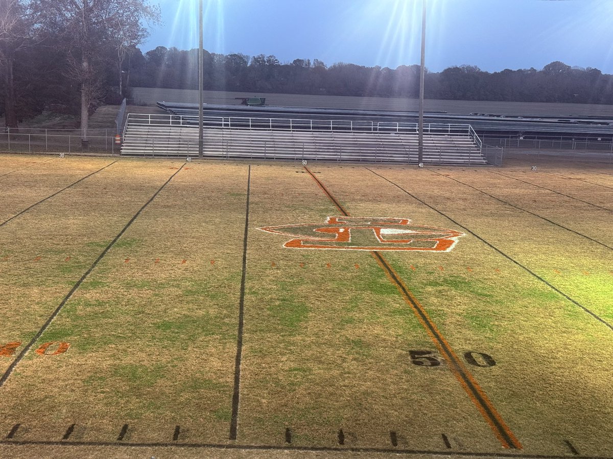 Coach_Whit6's tweet photo. Last Home game of the year!  See yall tomorrow #Countystrong #round3 https://t.co/RjFGedC9Q6