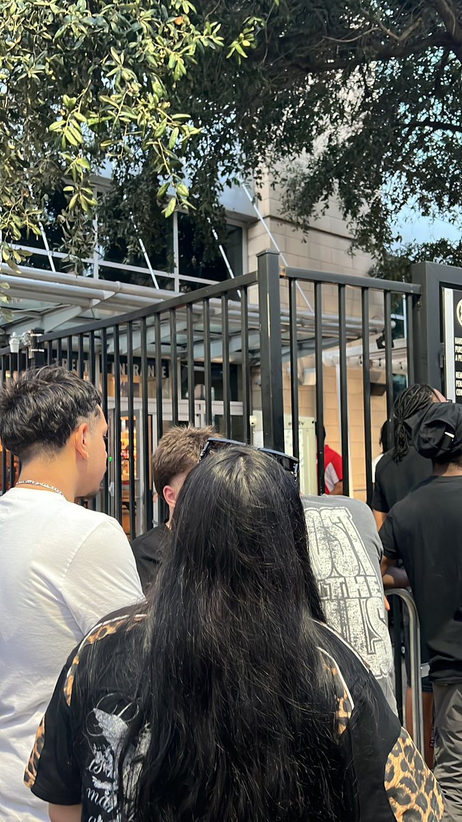 OPEN THEM FUCKING DOORS CARTI WE ARE HERE