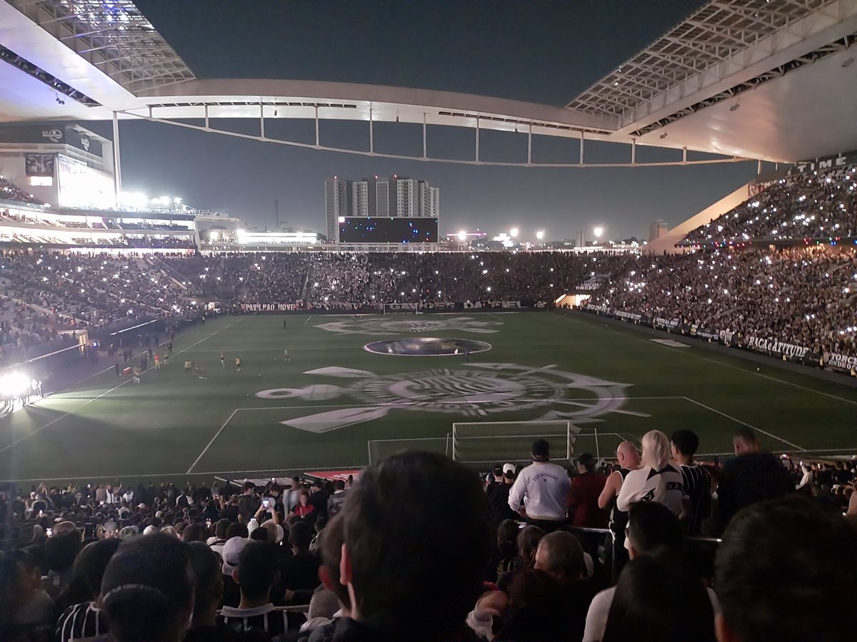 vini_developer2's tweet image. Samsung mandando ver nas ações comerciais hoje do novo celular dela

Plotaram um escudo do Coringão no gramado

As grandes empresas sabem do poder do Corinthians, uma pena que os dirigentes do clube não aproveitam isso