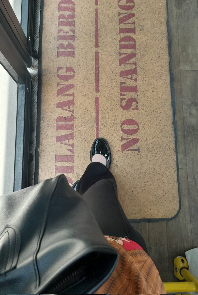 ellgitta's tweet photo. Akupunnn (amplop coklat di dalam tas) 🙌 Tapi Alhamdulillah sekarang udah nggak bawa amplop lagi krn udah keterima kerja dan mulai onboarding bulan Desember 🥹🌟 https://t.co/kcspPtMaHI
