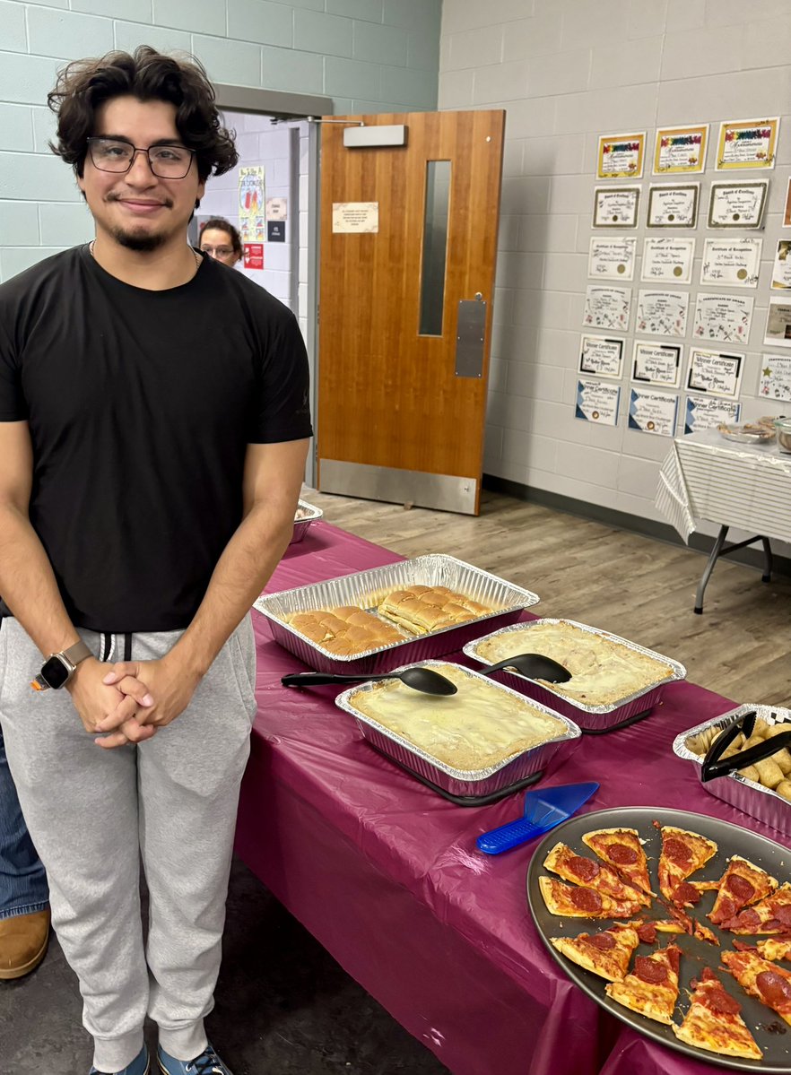 DCSeNews's tweet image. Thanksgiving? Yes, please! @CareerTechWest Culinary students participated in a feast showcasing their culinary skills, including fried turkeys prepared by DCS employee Fernando Geronimo. #TeamDCS #BeTheStandard