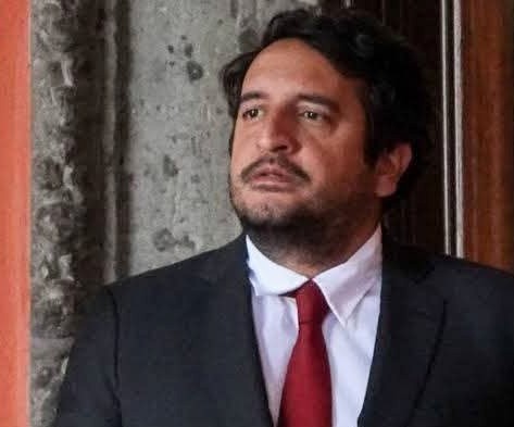 Cúpula | Andy operó debajo del escritorio presidencial; influyó lo mismo en la toma de decisiones políticas que en negocios al amparo del poder.

El vástago predilecto, el hijo “prodigio” ejerció una función omnipresente...

Via <a href="/Diario_Cambio/">Diario Cambio</a>

diariocambio.com.mx/2025/opinion/c…