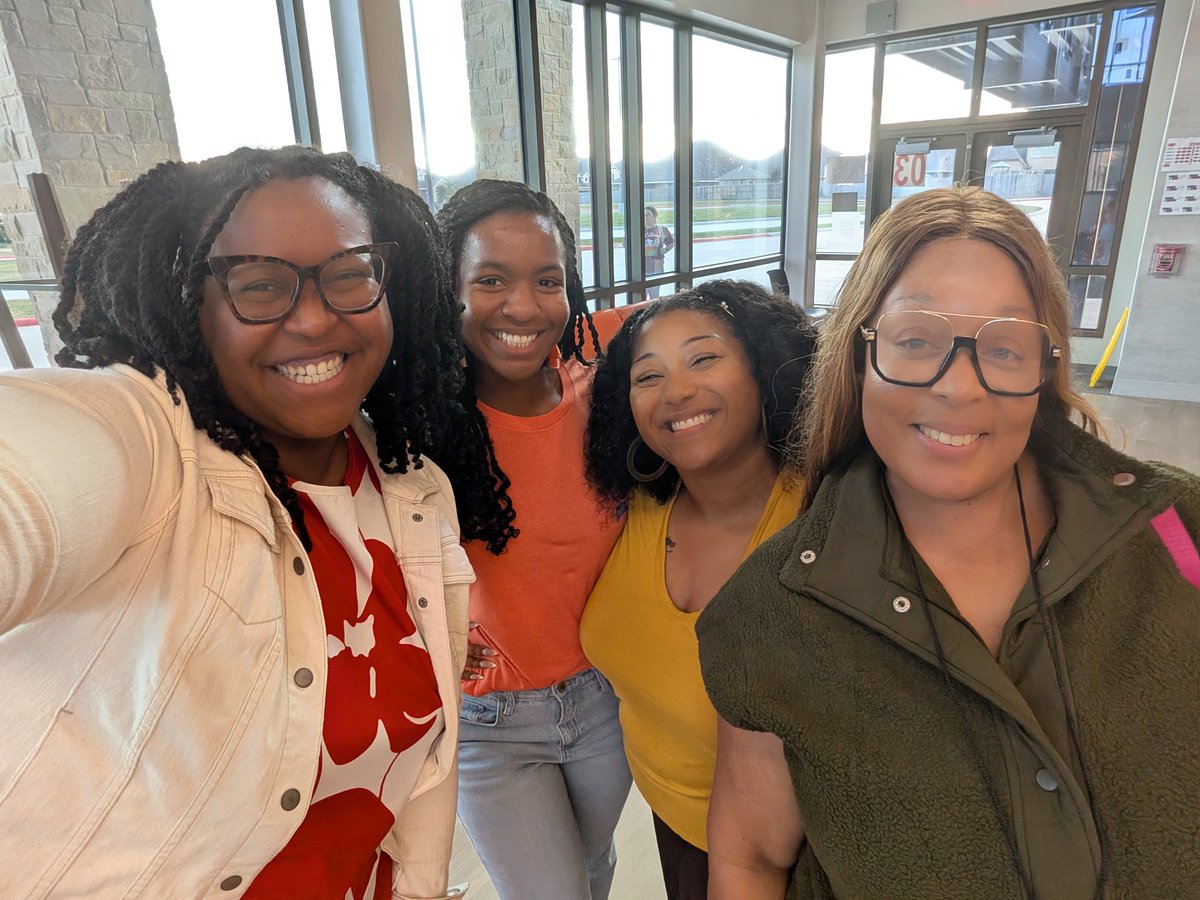 MissJ_ACE's tweet photo. My #ACEMates and I are rocking the cutest fall colors, so we obviously had to snap a pic!!! What a fun day for our annual Thanksgiving Feast!!! π§‘π @HumbleISD_ACE @MissE_Wash @RReniekaw https://t.co/Ml7B8JuSvd