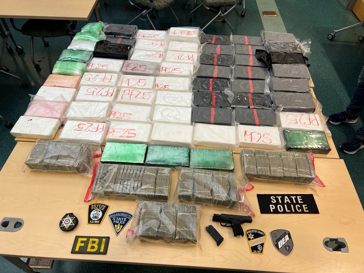 FBIBoston's tweet image. 📣 Three Massachusetts men have been indicted in connection with the seizure of 99 kilograms of cocaine in Massachusetts, New York &amp;amp; Puerto Rico worth an estimated street value of over $1.4 million following an #FBI Boston investigation with @DEANewEngland, @USPIS_BOS &amp;amp;…