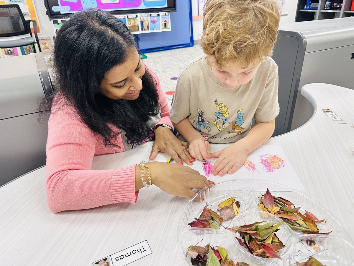 RemyaPreKMagic's tweet photo. We turned #FALL into #ART today! #LeafRubbing that reveal hidden #patterns that the kids were mind-blown &amp; surprised! What’s your favorite fall leaf? 🍂 🍁 🍃 #PreK #FallActivities #TeacherLife #HandsOnLearning #ElementaryMath #prekArt #Math #colors #calhounconnects @PISDCalhoun https://t.co/C9OTYcCkDH