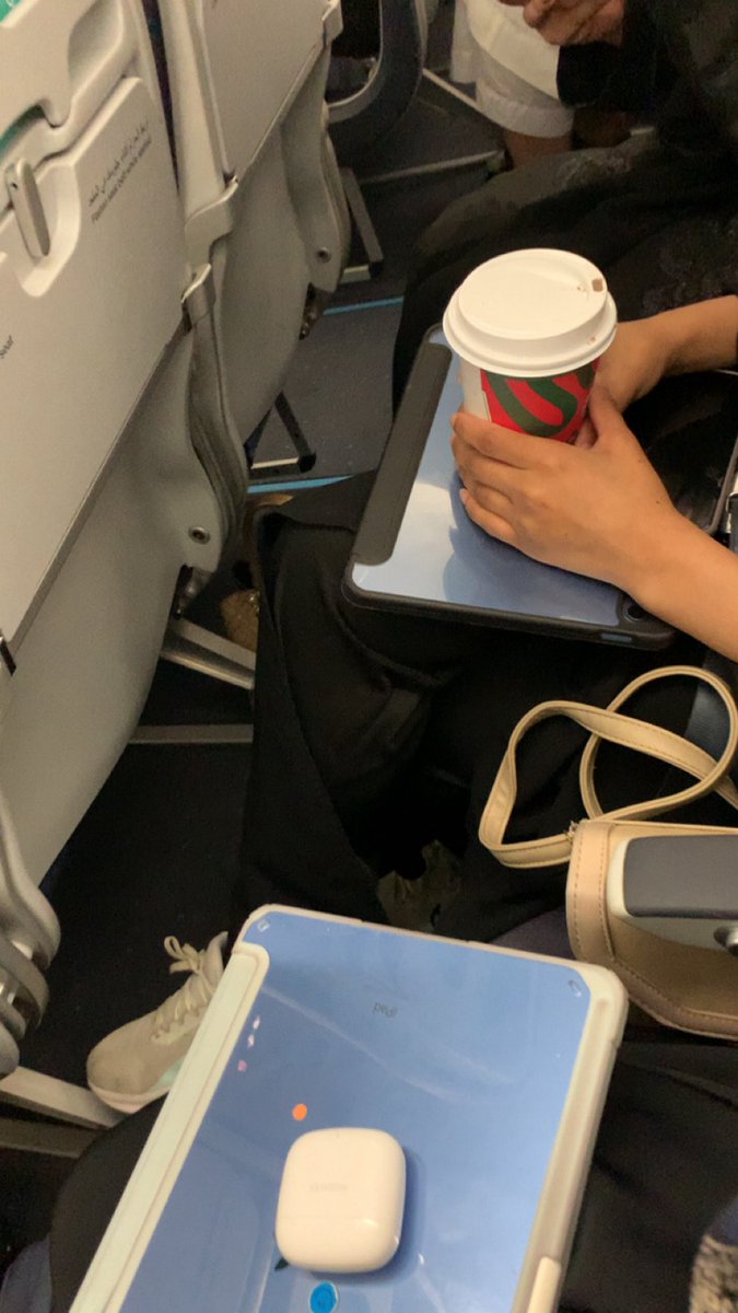 والله اونس شي صارلي بالطياره
تعرفت على بنات عسللللل وكلنا نفس الحياه انتماء