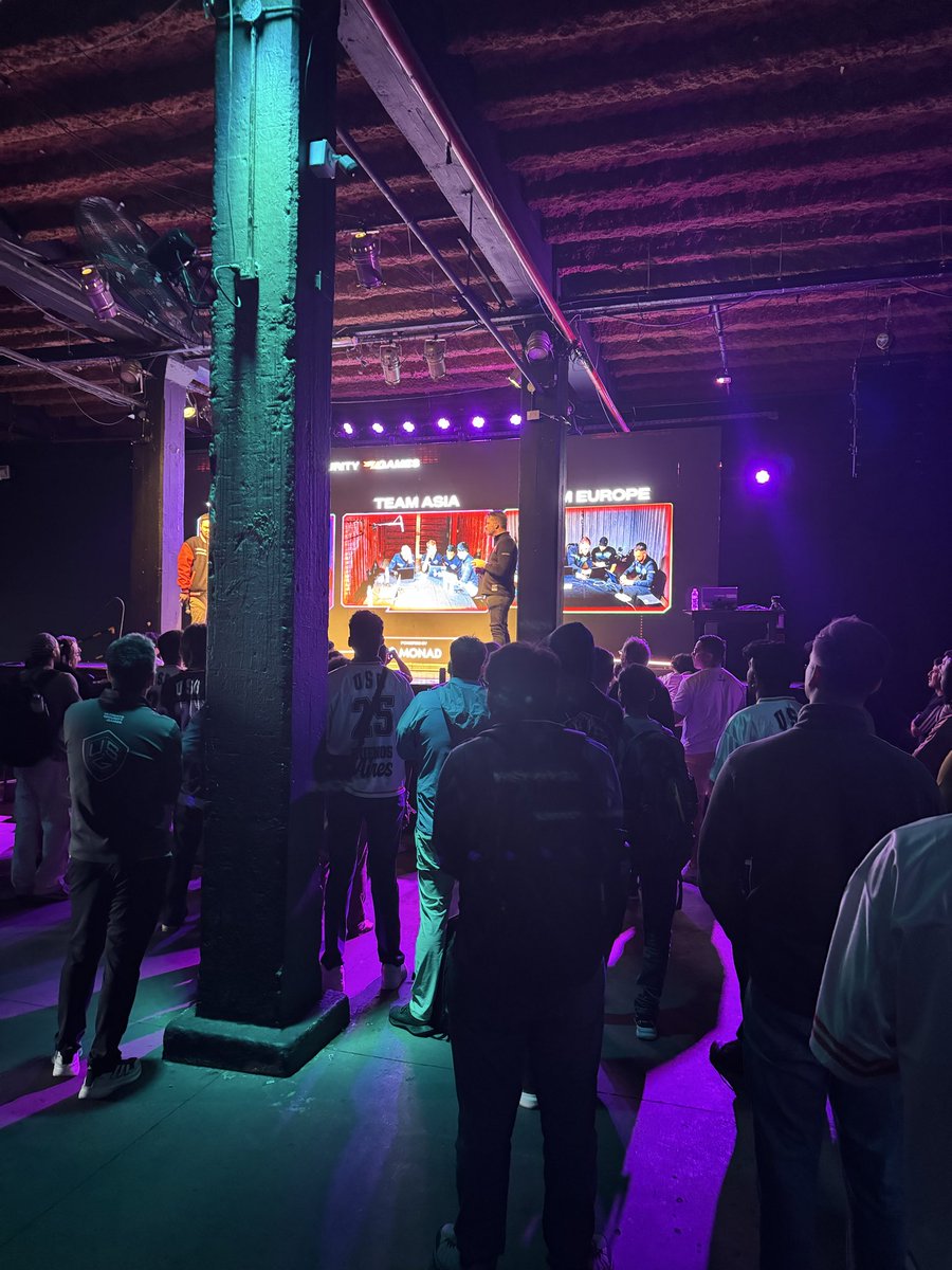 philbugcatcher's tweet image. I am completely amazed that this many nerds fly in from the entire world and gather at night to watch people doing our daily work

I love my job