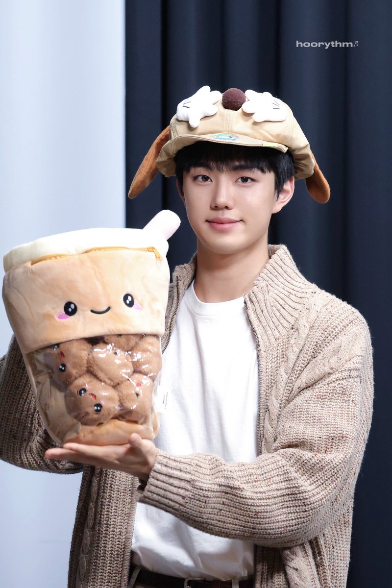 hrthm_0714's tweet photo. 251120  뮤엔드🧋

#박지후 #PARKJIHOO  #이븐 #EVNNE https://t.co/DRaZQbParX