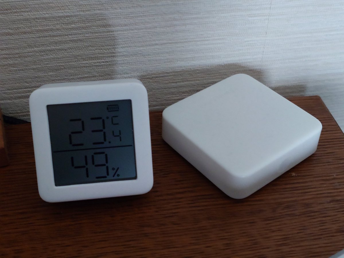 I_suru_Biwako's tweet image. Wi-Fiに接続し、エアコンのリモコン操作の赤外線を記憶させ、こいつから記憶させた赤外線を出して、リモートでスマホから操作する仕組みですw  自宅で試して見ませうw 内蔵もしくは別途に温度計もあれば消し忘れもわかりますね
↓ワイの自宅のやつ