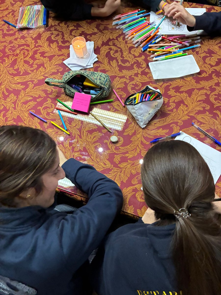 defension's tweet image. Este pasado miércoles, nueva jornada de formación con los jóvenes de la hermandad. En este caso, trabajaron sobre el Espíritu Santo. 

#Defension #DefensionJerez #Jerez