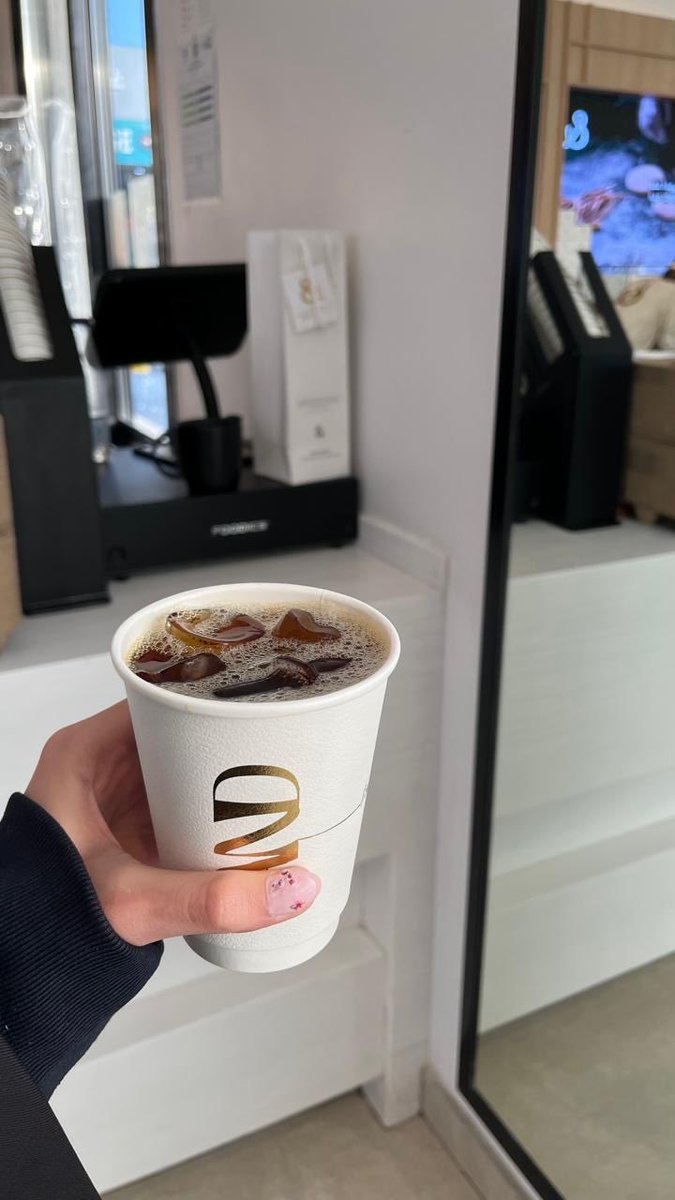 بين العذارى بالزين ماني بـ عاديه افرق عن الغيد حتى في تغناجي🌷🌷