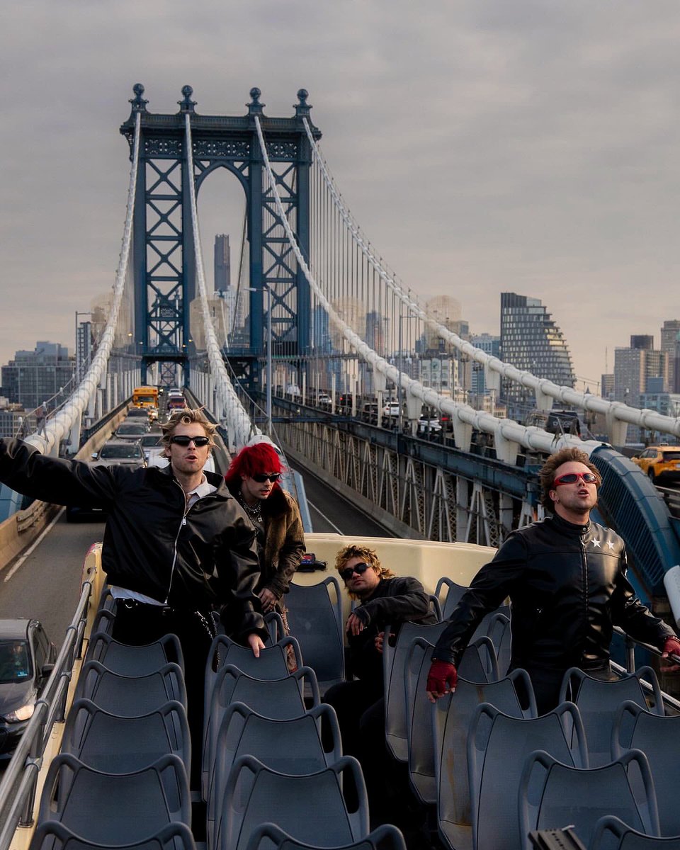 bestofsos's tweet image. just living that life