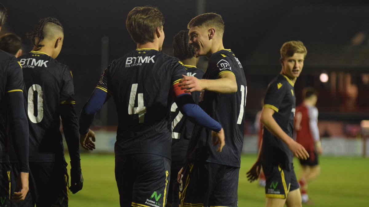 📸

Plenty to celebrate this evening after setting up an FA Youth Cup Third Round tie against Swindon Town or Dorking Wanderers at Roots Hall.

#BluesU18s