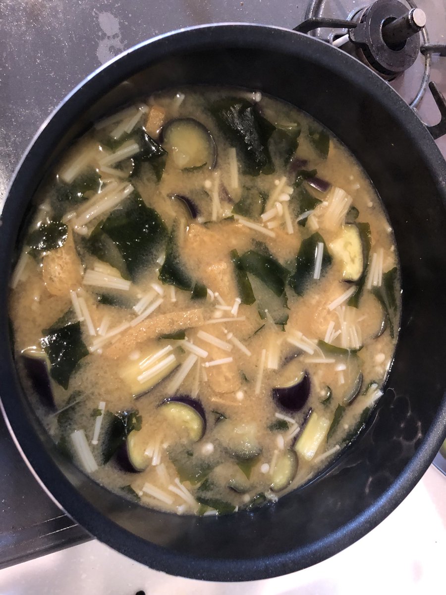kawasemi_nimu's tweet image. エノキとナスの具沢山味噌汁
最近ほぼ毎日作ってる♪
#V飯
#朝ご飯