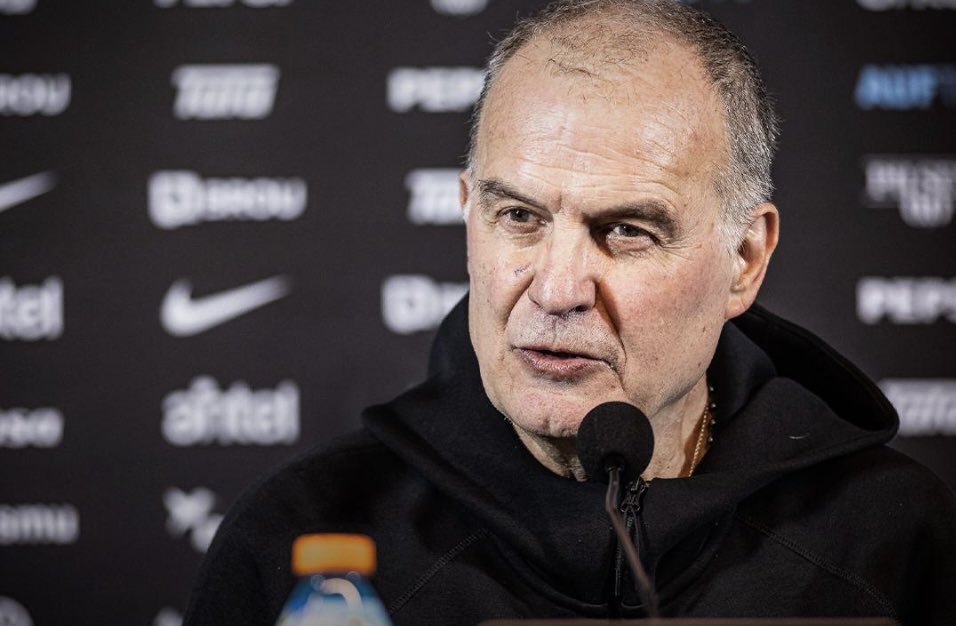 Bielsa dio una conferencia sin decir absolutamente nada.