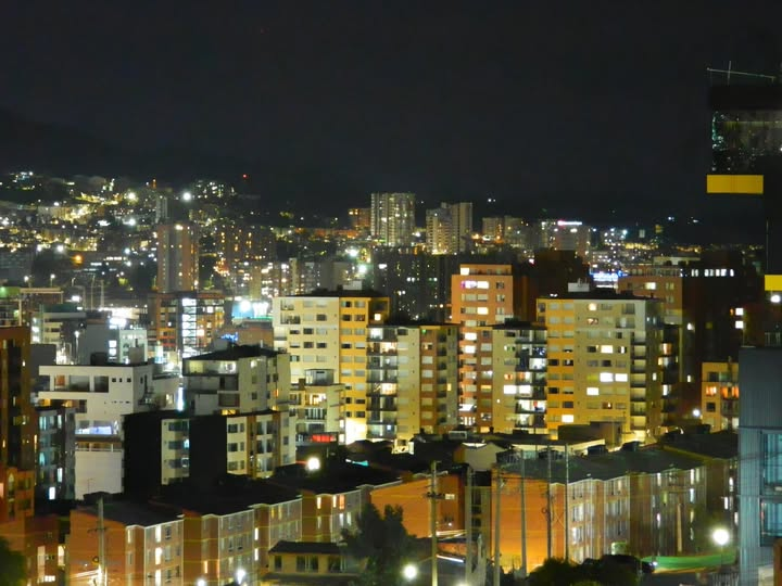 #Tunja capital: "Moderna encendida como un corazón en vigilia, un suspiro que alumbra la noche..." Créditos: Cielos de Tunja. <a href="/ledoleon/">Ⓛ Ⓔ Ⓞ Ⓝ</a> <a href="/soniapato29/">Sonia Patricia Martínez Morales</a> <a href="/John_Carrero/">John Carrero</a> <a href="/Asocapitales/">Asocapitales</a> <a href="/CarlosAmayaR/">Carlos Amaya 🌻</a> <a href="/ingwilmerc/">Wilmer Castellanos</a> <a href="/KadamaniYannai/">Yannai Kadamani</a> <a href="/IndaCastellanos/">IndalecioCastellanos</a> <a href="/Lidiosenado/">Lidio Garcia Turbay</a> <a href="/Julianlopezte/">Julián López</a> <a href="/emisoradelajuan/">Juan de Castellanos FM Estéreo</a>