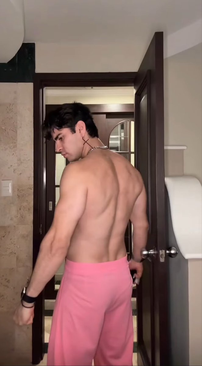 _Pequeee's tweet image. Dice @ArnMercurio que ya está listo para ser el host más hot de los #TuAwards 🤭🔥 vayan a su IG y TIKTOK 

HOST MERCURY X TU AWARDS

#AaronMercury #LaCasaDeAaron