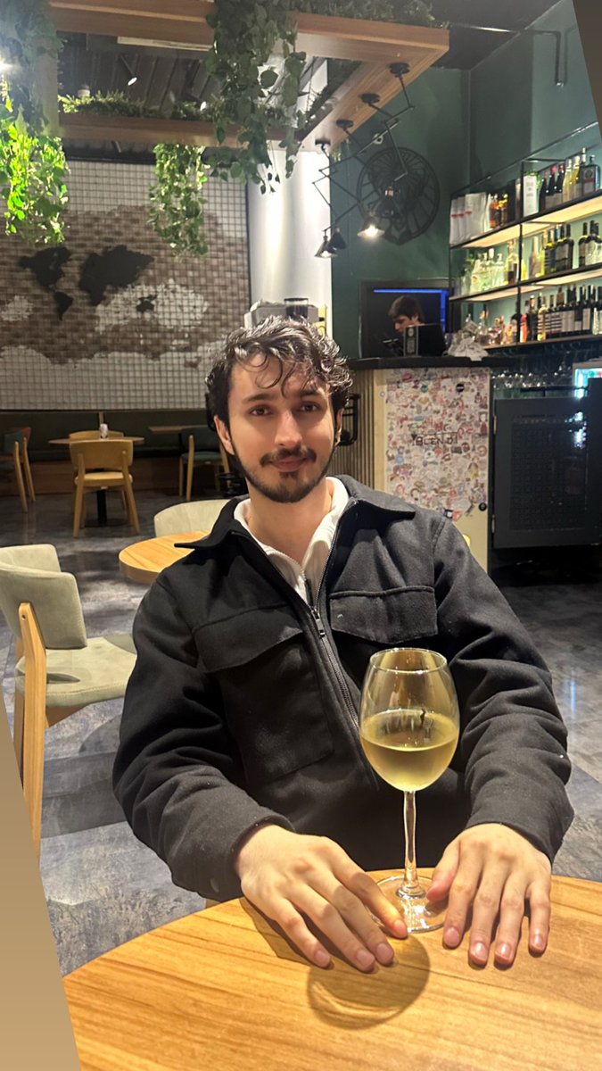 scalewithqasim's tweet image. Hi, I am Qasim

A borderline Millennial x Gen Z, the same way I don’t fit into the white collar job market.

As a child, I always wondered if i’d ever get a well paying job at a reputable company.

My parents always pushed me to be the obedient, hardworking kid at school.

Exams…