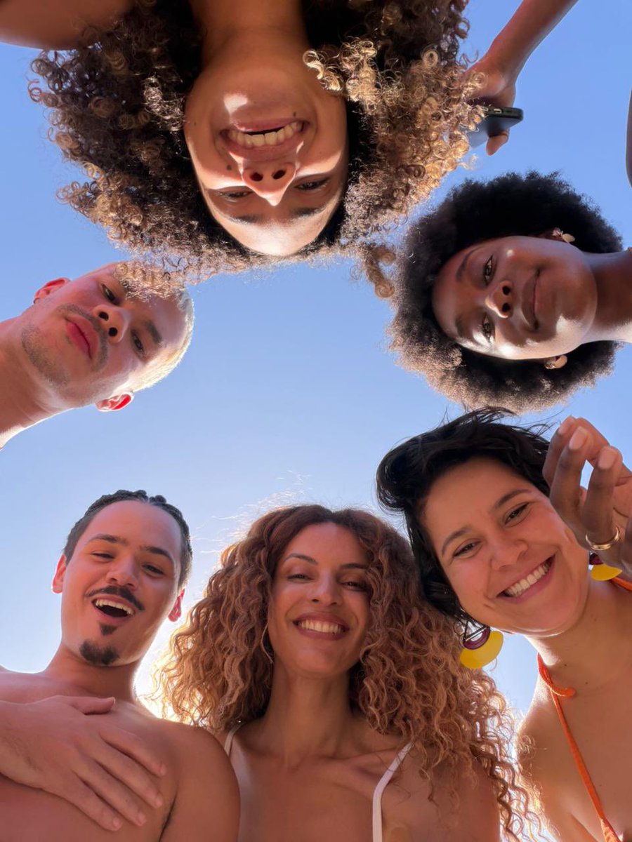 alanaatriz's tweet image. praiouuuuu