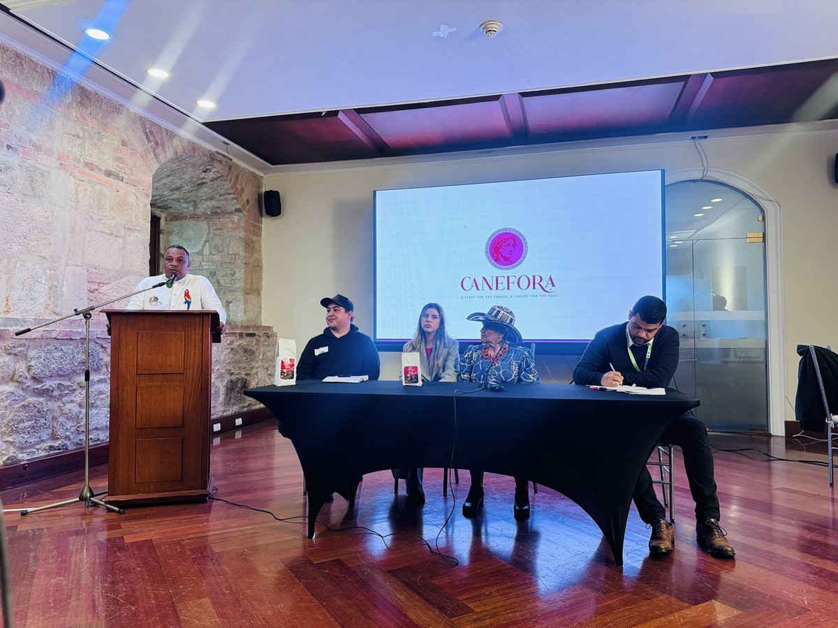 Catalinaperezp_'s tweet image. Hoy realizamos, junto con @CANEFORACAFFE, la Audiencia Pública sobre la dignificación, tecnificación y comercialización del café Robusta. Un espacio para escuchar a los caficultores y consolidar compromisos reales con esta cadena productiva. ☕️🇨🇴
#SenadoraCampesina #CaféRobusta