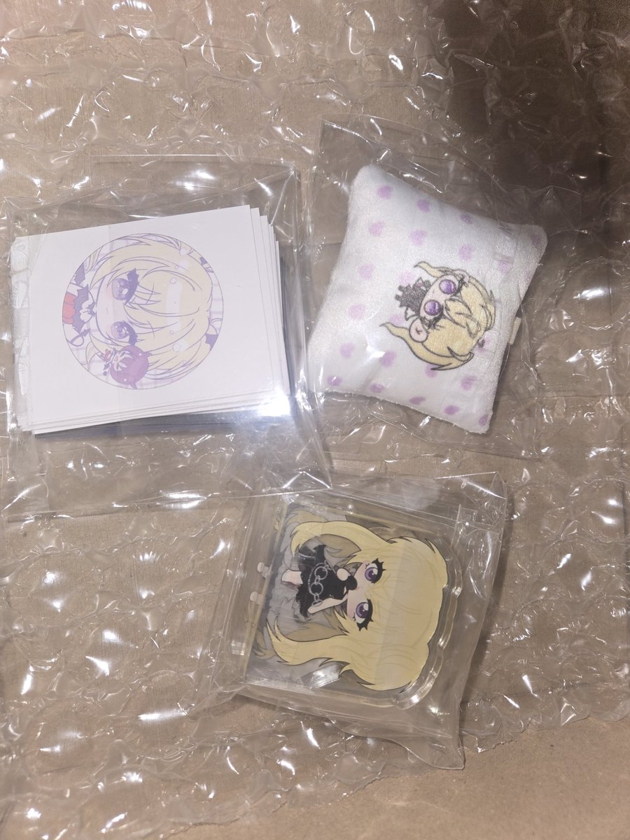 너무 앙증맞고 귀엽다😍 
이벤트 당첨된거 도착했어요!! 너무귀엽고예쁘고사랑스럽ㅠ
달고다녀야지! 추가로구매한 C상아크릴도 너무너무귀엽....덤도너무감사합니다❤️🥹
<a href="/HBD_utau1109/">2025 호시나 우타우 생일카페 - 流星雨を歌う</a>