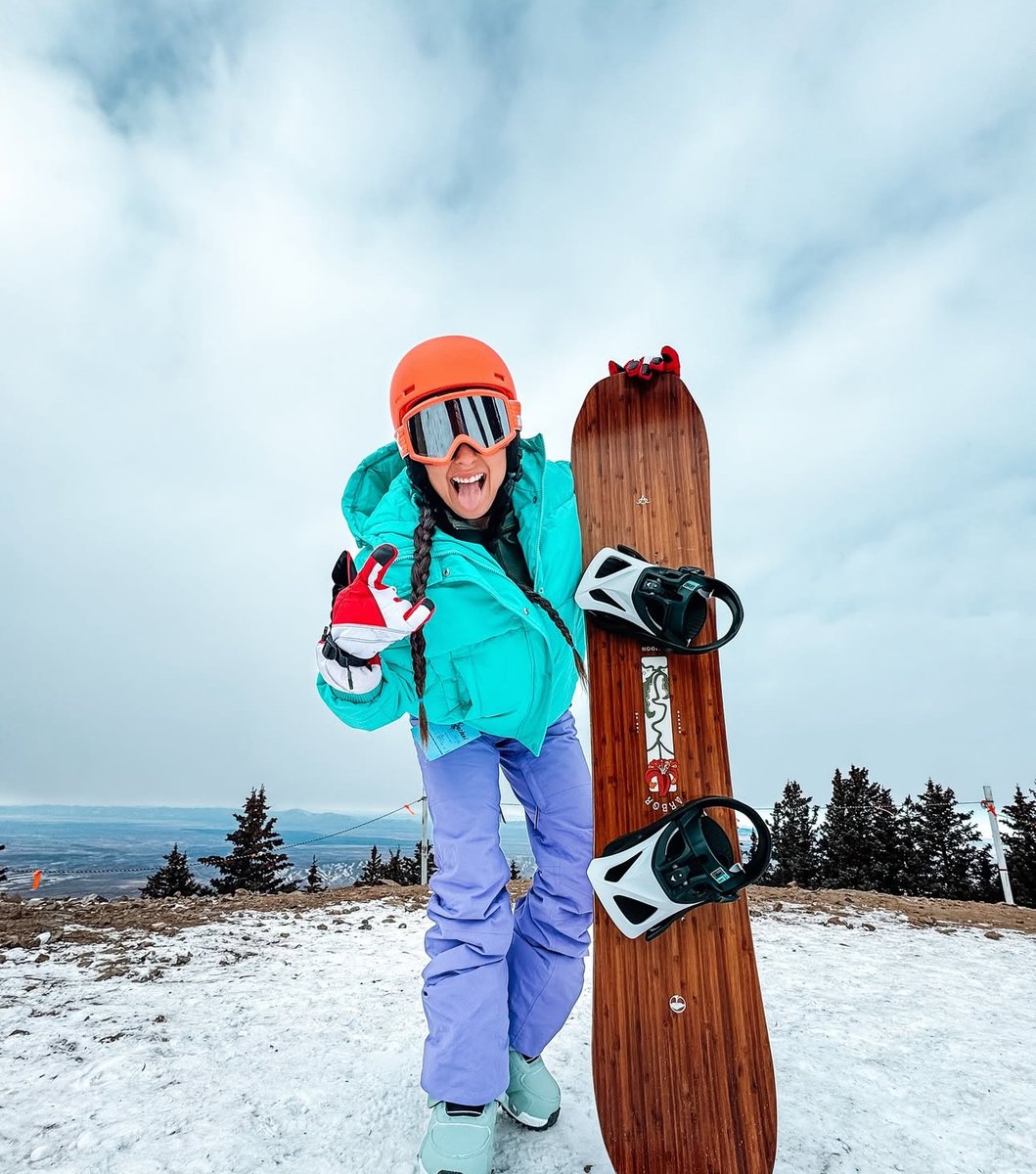 This could be you. 👀 Secure your season pass NOW and don’t miss a second of the action: skiapache.com/travel/driving…

(📸: @huecowallflower)