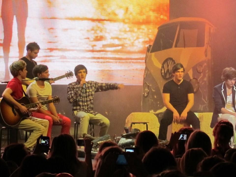 JoshDevineDrums's tweet image. Throwback Thursday.. to 2011! First ever 1D tour, sitting around the campfire haha. We look so young!