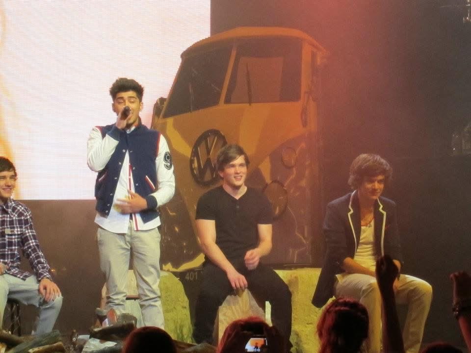 JoshDevineDrums's tweet image. Throwback Thursday.. to 2011! First ever 1D tour, sitting around the campfire haha. We look so young!