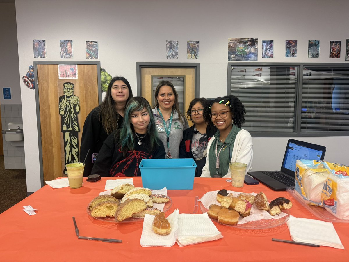 PHHSLibrary's tweet image. Our Spartans enjoy great books and great prizes when they attend Breakfast with Books! Our library club are wonderful ambassadors of literacy!! @PHills_HS