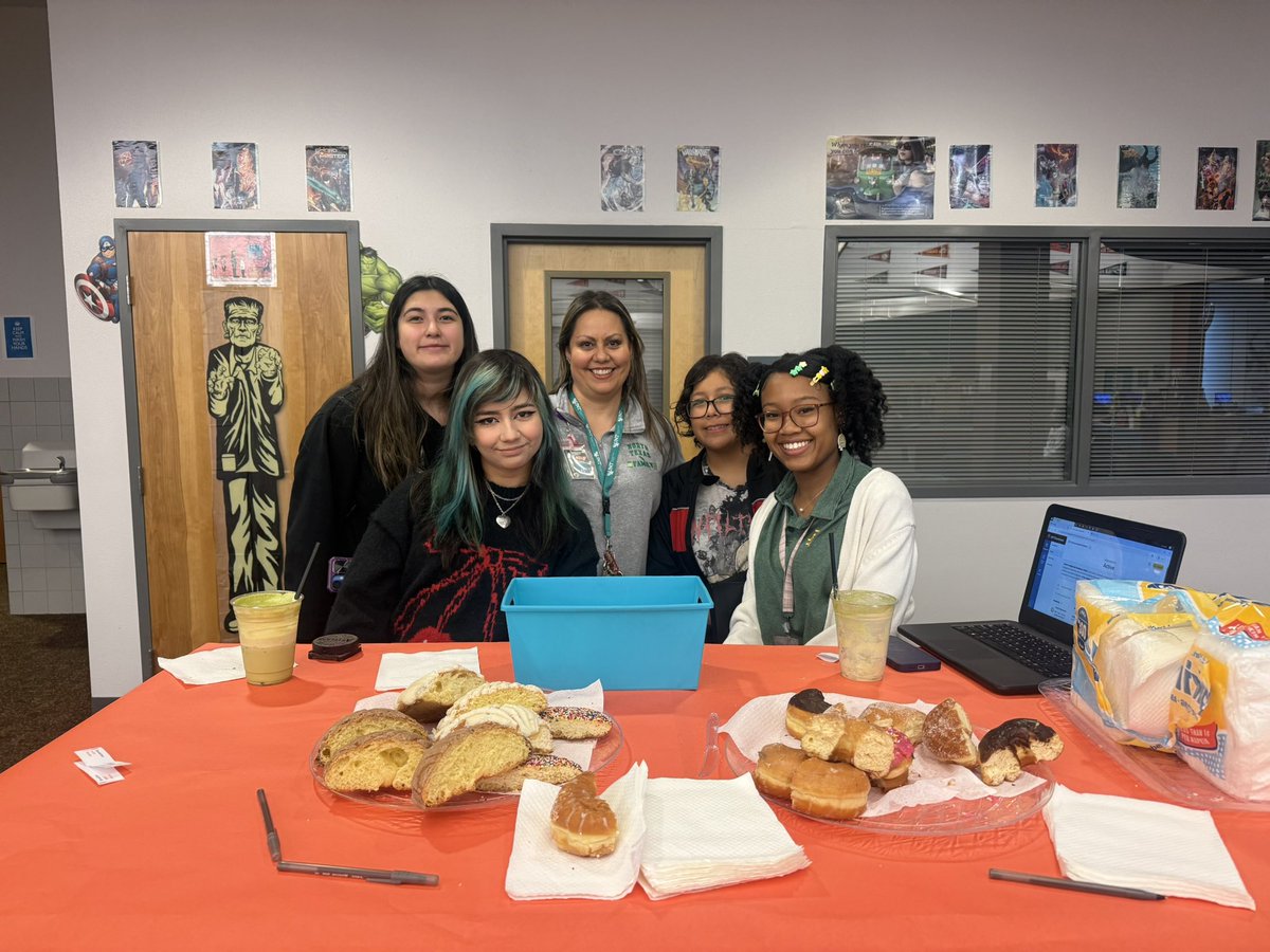 PHHSLibrary's tweet image. Our Spartans enjoy great books and great prizes when they attend Breakfast with Books! Our library club are wonderful ambassadors of literacy!! @PHills_HS