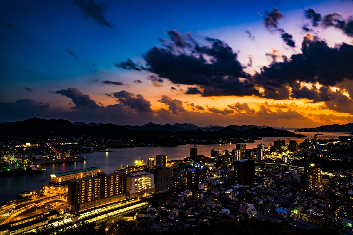 色のある世界』 逢魔が時とも言えるが 最も彩りある時間と思う 尾道