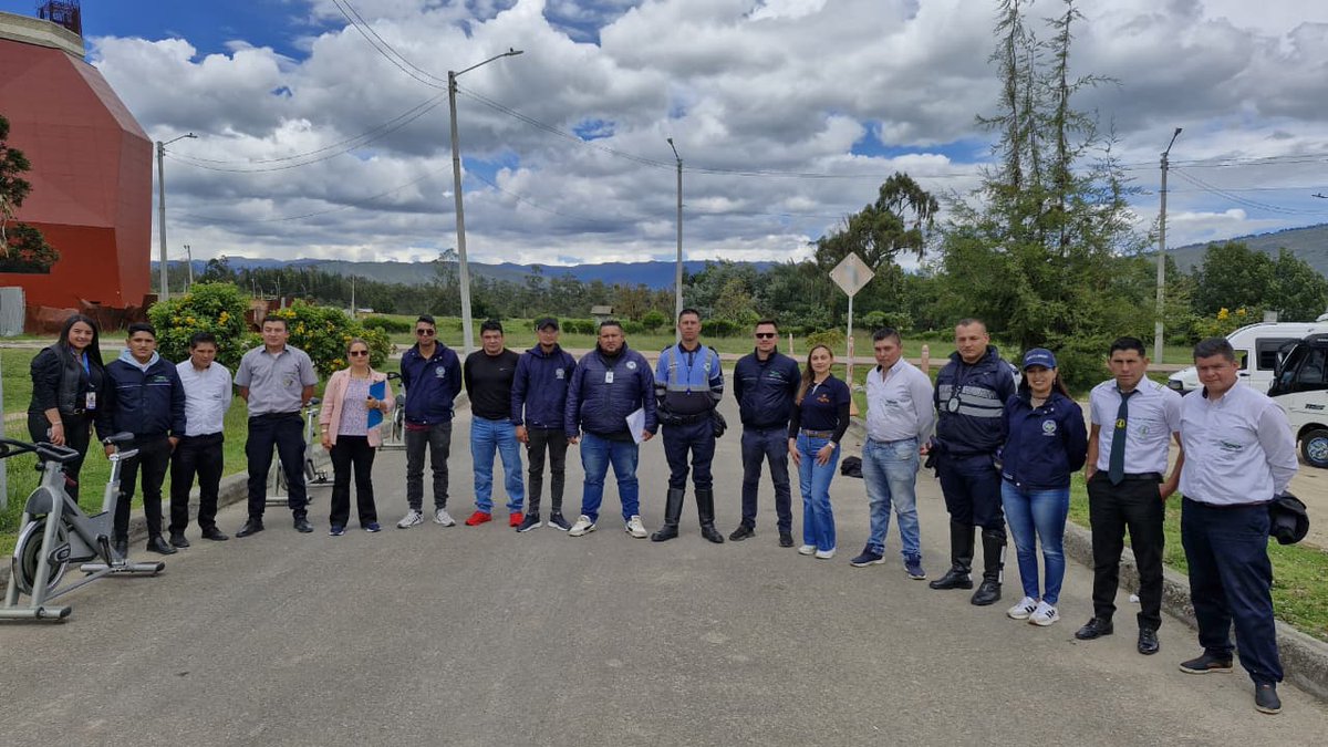 ansvcol's tweet photo. En una jornada conjunta con la @AlcaldiaToca realizamos una sensibilización a conductores de transporte público, acerca del sistema de seguro y su corresponsabilidad en las vías.
#SeguridadVial https://t.co/YDOFNbEUzR