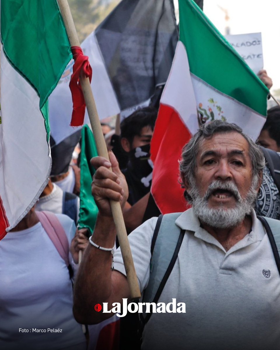 lajornadaonline's tweet image. La denominada marcha &quot;Generación Z&quot; reunió apenas a un centenar de personas. El contingente, integrado primariamente por adultos, se detuvo antes del Zócalo. Mientras que en la UNAM el desaire estudiantil fue total: no hubo concentración alguna en el mural de la Biblioteca…